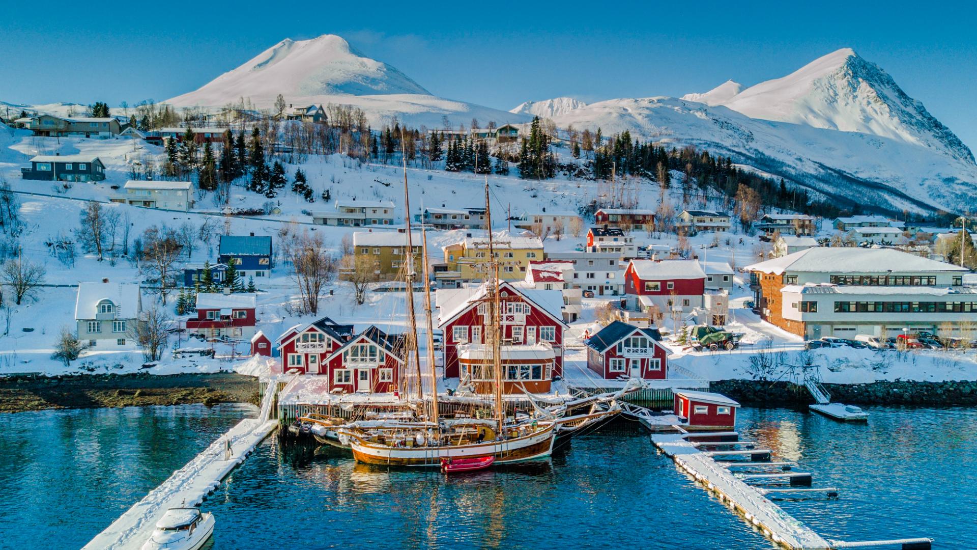 small Norwegian fishing village, Lyngseidet